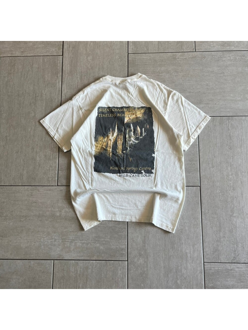 Fruit of the Loom Heavy Cotton White Graphic T-Shirt Medium